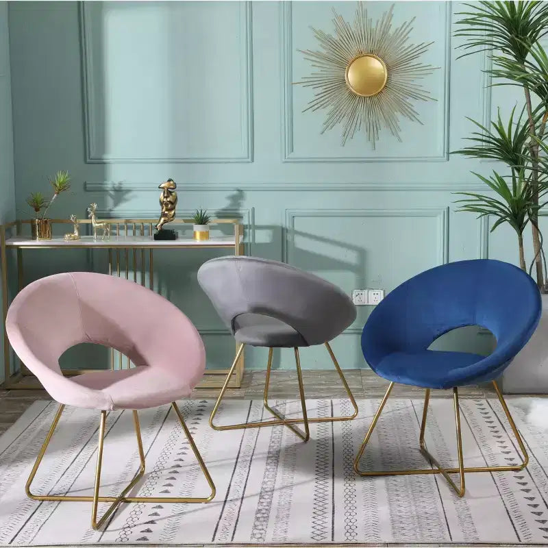 Fauteuil d'appoint rembourré en velours soyeux Slatina Roundhill Furniture, rose avec base finition doré