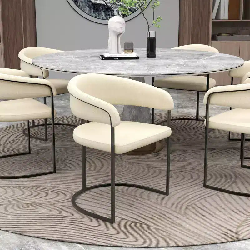 Lot de 4 chaises de salle à manger avec accoudoirs LeisureMod Aero Modern Curve Back, revêtement en cuir, assise confortable avec support rembourré pour salles à manger et cuisines