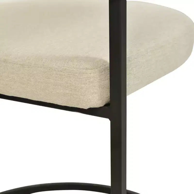 Lot de 4 chaises de salle à manger avec accoudoirs LeisureMod Aero Modern Curve Back, revêtement en cuir, assise confortable avec support rembourré pour salles à manger et cuisines
