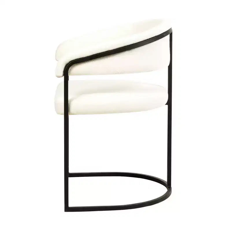 Lot de 4 chaises de salle à manger avec accoudoirs LeisureMod Aero Modern Curve Back, revêtement en cuir, assise confortable avec support rembourré pour salles à manger et cuisines