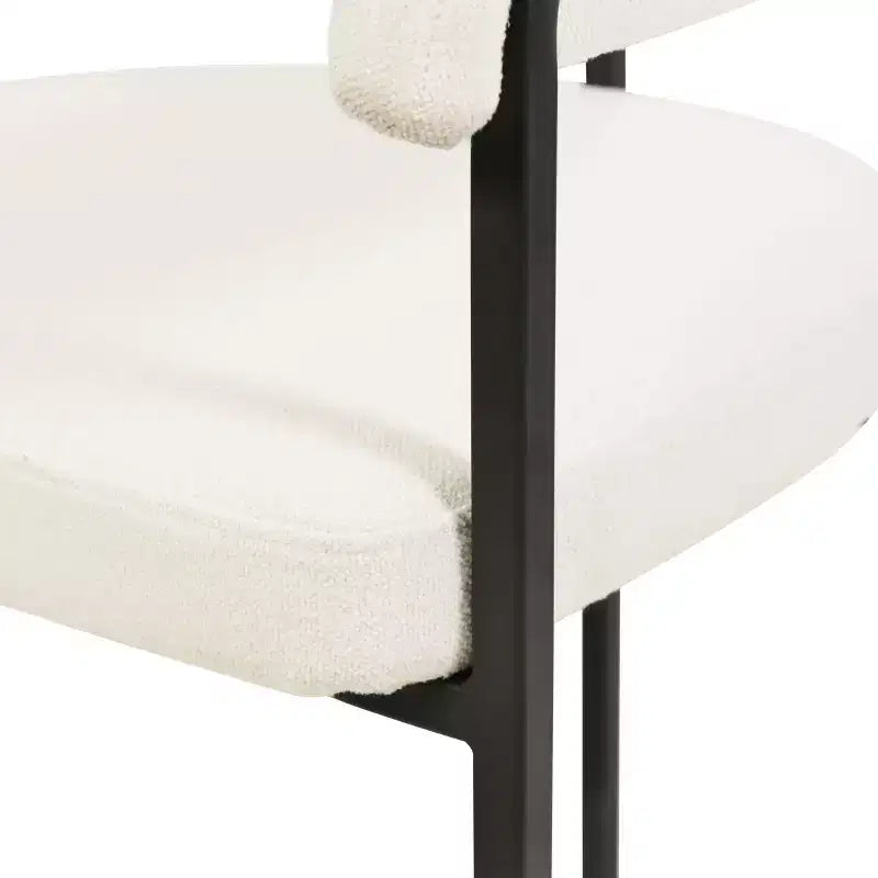 Lot de 4 chaises de salle à manger avec accoudoirs LeisureMod Aero Modern Curve Back, revêtement en cuir, assise confortable avec support rembourré pour salles à manger et cuisines