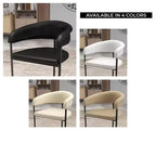 Lot de 4 chaises de salle à manger avec accoudoirs LeisureMod Aero Modern Curve Back, revêtement en cuir, assise confortable avec support rembourré pour salles à manger et cuisines