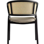 Chaise de salle à manger LeisureMod Ervilla en osier avec assise en cuir et cadre en acier noir, assise confortable pour salles à manger et cuisines