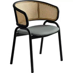 Chaise de salle à manger LeisureMod Ervilla en osier avec assise en cuir et cadre en acier noir, assise confortable pour salles à manger et cuisines