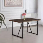 Table à manger industrielle rustique et moderne (4-6 places), bois MDF de 3,8 cm d'épaisseur, pieds en métal noir, polyvalente.