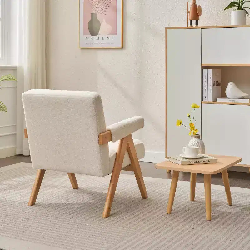 Chaise en bois rembourrée GDFStudio Merry avec accoudoirs