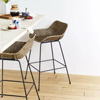 texxture Lot de 2 tabourets de bar Ormond en rotin tressé, meubles de salle à manger ou de cuisine intérieurs et extérieurs pour table ou véranda avec pieds en métal, naturel