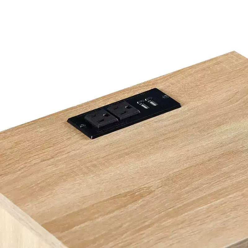 Table d'appoint en rotin de 15,75 pouces avec prise de courant et ports USB, table de chevet moderne avec tiroir et pieds en bois massif, table d'appoint pour salon, chambre à coucher, naturel