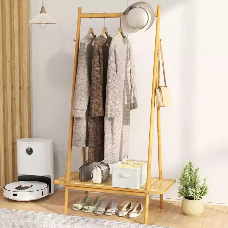 Portant à vêtements en bambou Costway avec tringle, étagère en rotin et 5 crochets en cuivre – café/naturel