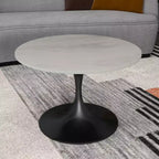 Table Basse Ronde LeisureMod Verve 27 - Plateau Moderne en Résine avec Piètement Central en Acier Noir, Table d'Appoint pour Salon Contemporain