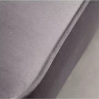 Fauteuil d'appoint moderne en velours Okak avec revêtement confortable, coussins profonds, fauteuil élégant avec pieds en bois massif pour salon, salle de lecture