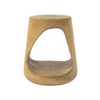 Table d'appoint évidée avec texture grain de bois en finition naturelle