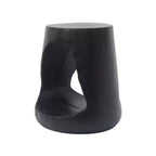 Table d'appoint creuse avec texture en bois de teinte noire