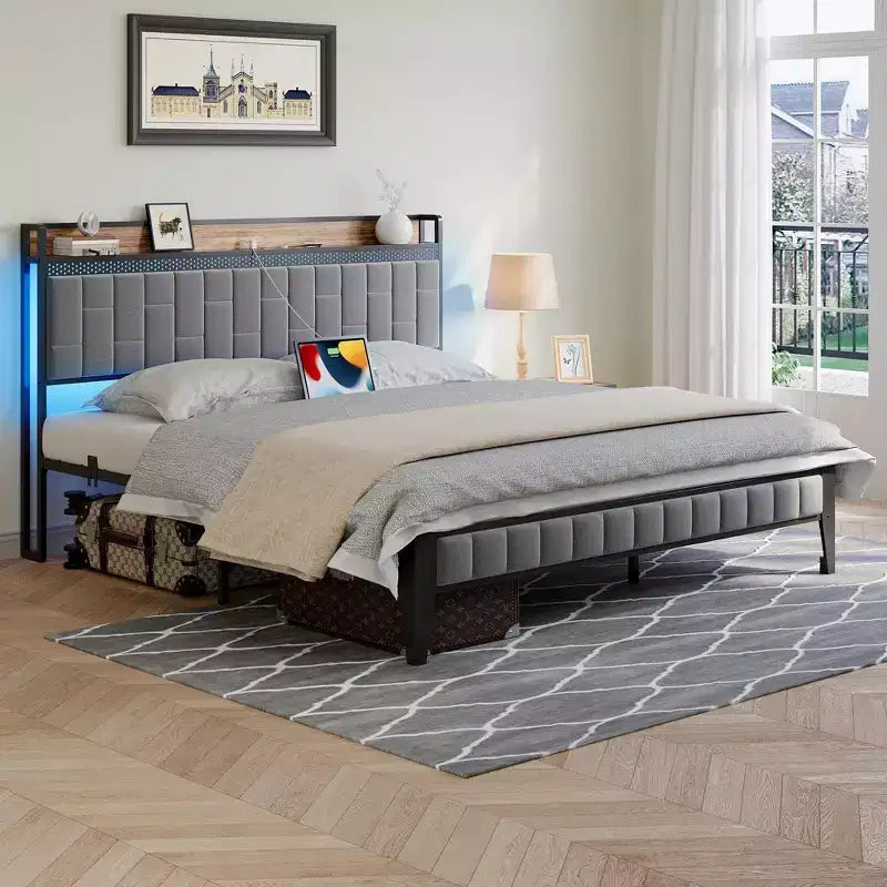 Cadre de lit complet COZONY avec tête et pied de lit en bois, éclairage LED réglable et station de charge, espace de rangement