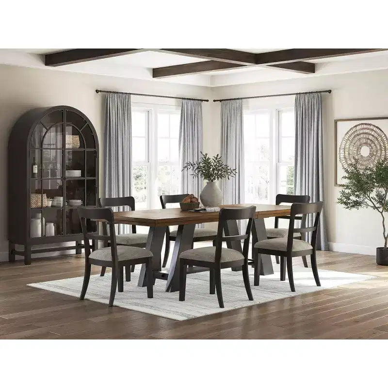 Signature Design by Ashley Chaises de salle à manger Chadworth rembourrées, lot de 2, cadre en bois noir avec sièges en polyester