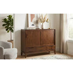 Meuble de rangement moyen Pearson en bois massif, 122 cm de large, style Mid-Century Modern