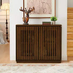 Bahut/Buffet moderne du milieu du siècle avec cannelures et évidements, avec 2 trous pour prises, meuble de rangement