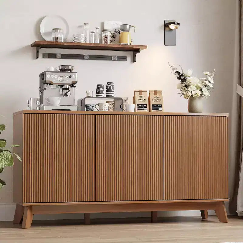 Buffet de ferme de 58 po avec 3 portes cannelées et tablettes réglables - Buffet de ferme de 58 po avec rangement