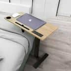Home Imports Emporium Table de lit réglable avec roulettes, support robuste pour ordinateur portable avec chargement USB et Type-C, porte-gobelet