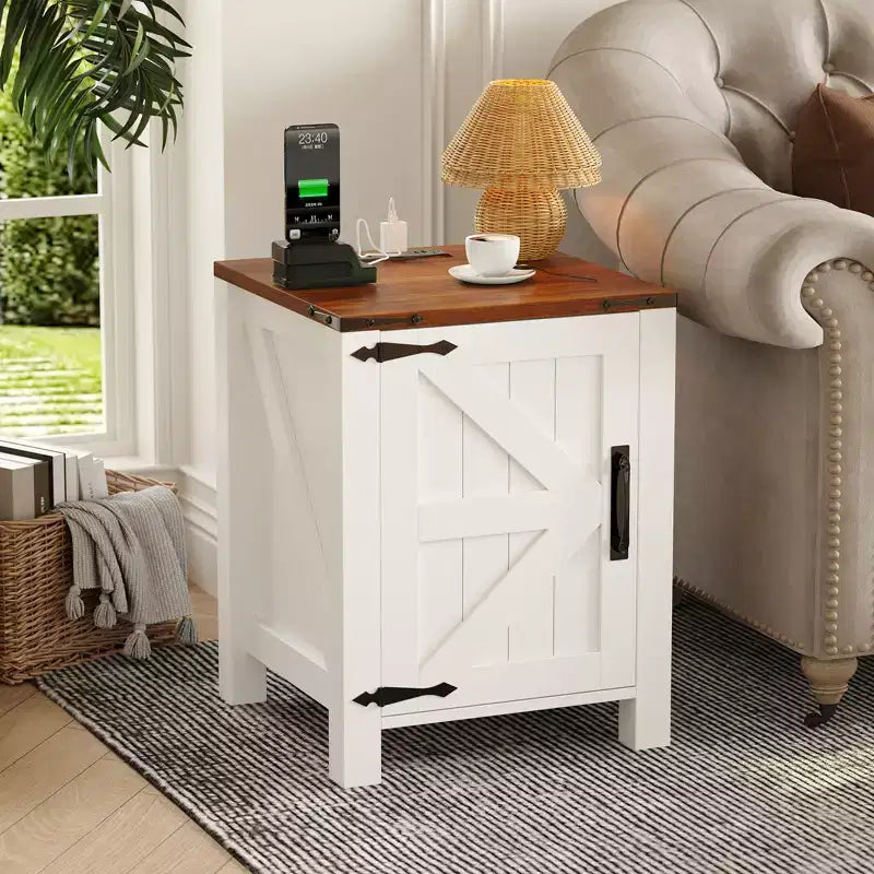 Table de chevet rustique avec station de charge, Table de nuit en bois de 45 cm avec porte coulissante, Étagère réglable et rangement à deux niveaux