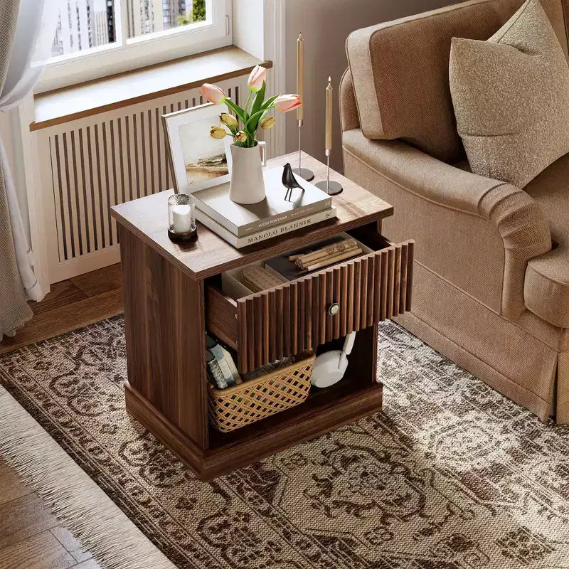 Table de chevet COZONY à cannelures avec tiroir, table de chevet moderne avec étagère ouverte, table de chevet avec rangement, table d'appoint peu encombrante avec base à bords incurvés