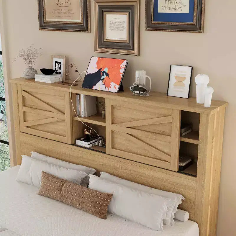 MAYEERTY Ensemble de chambre à coucher 3 pièces de taille Queen avec tête de lit de rangement à portes coulissantes doubles et table de chevet de rangement avec station de charge et commode pour chambre à coucher, couleur naturelle