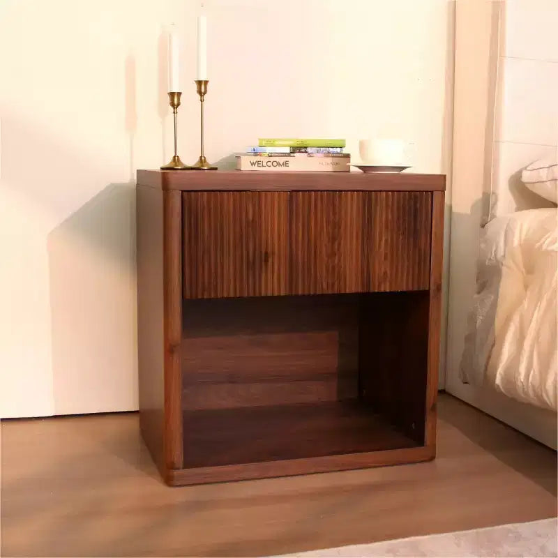 Table de chevet moderne cannelée avec tiroir de rangement, table d'appoint de style Mid-Century, table de nuit pour chambre ou salon - Panipeachy