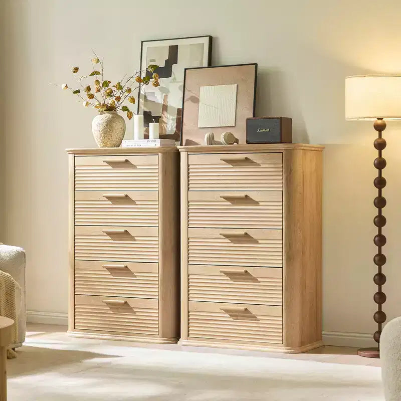 Commode de chambre à 5 tiroirs, commode haute de 45 pouces au profil incurvé, commode en bois cannelé, organiseur de rangement moderne pour chambre à coucher
