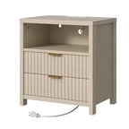 Table de chevet cannelée moderne avec station de charge, table de nuit de 50 cm, 2 tiroirs coulissants en bois, étagère ouverte, poignée en métal, pieds en bois, table d'appoint de chambre à coucher.