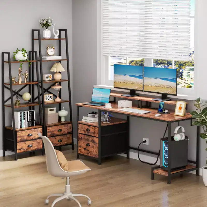 Bureau d'ordinateur brun rustique de 55 pouces avec station de charge, classeur, bureau de jeu pour bureau à domicile, 2 supports de moniteur, tiroir de rangement, étagère, table d'écriture