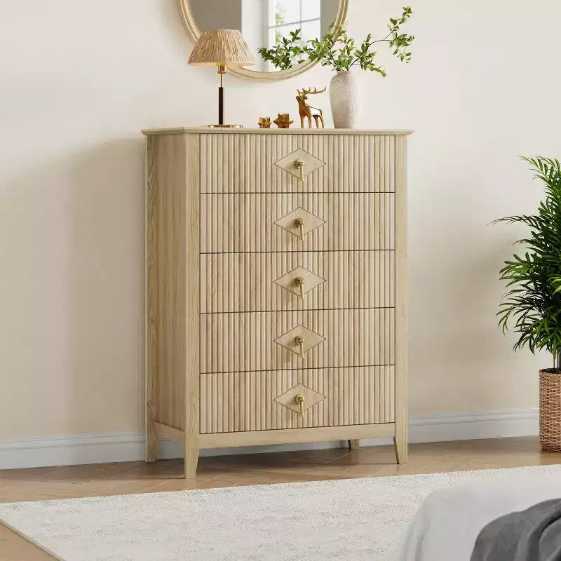 Commode à 5 tiroirs cannelés de 42,9 po de haut, commode en bois au design moderne ondulé avec poignées métalliques pour chambre et à coucher et salon