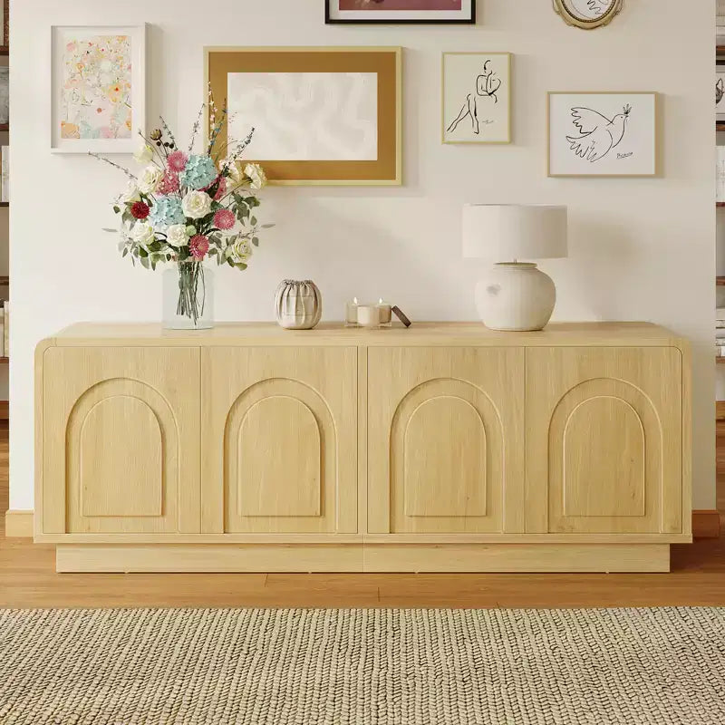 Meuble TV Bestier 63" pour téléviseurs 55/60/65 pouces, console TV 70" avec 2 portes et rangement ouvert, table console basse/moyenne cannelée