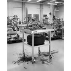 Table de Travail en Acier Inoxydable Robuste avec Roues - Rebord Amovible sur 3 Côtés, Étagère Inférieure Réglable, Station de Préparation Utilitaire pour Restaurant, Cuisine