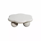 JVNOXK Table basse moderne minimaliste de 35 pouces en forme de pétale avec pieds sphériques, table de salon peu encombrante idéale pour les petits appartements, blanc crème