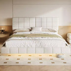 Cadre de lit flottant en boucle blanche avec bande lumineuse LED, coins anti-collision et design surélevé facile à nettoyer pour chambres modernes, Queen